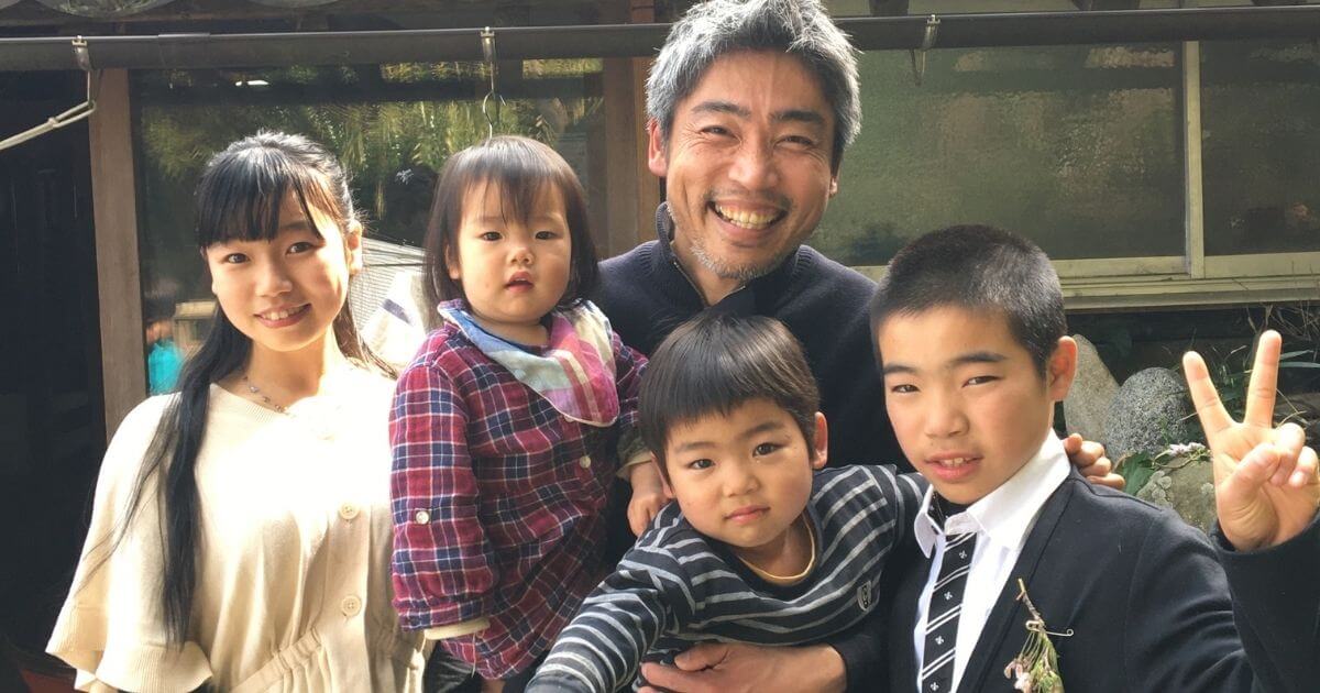 ふたつの家族が、「無い」から作った小さな学校。福岡県・糸島のフリースクール 「産の森学舎」がつくる学校のかたち