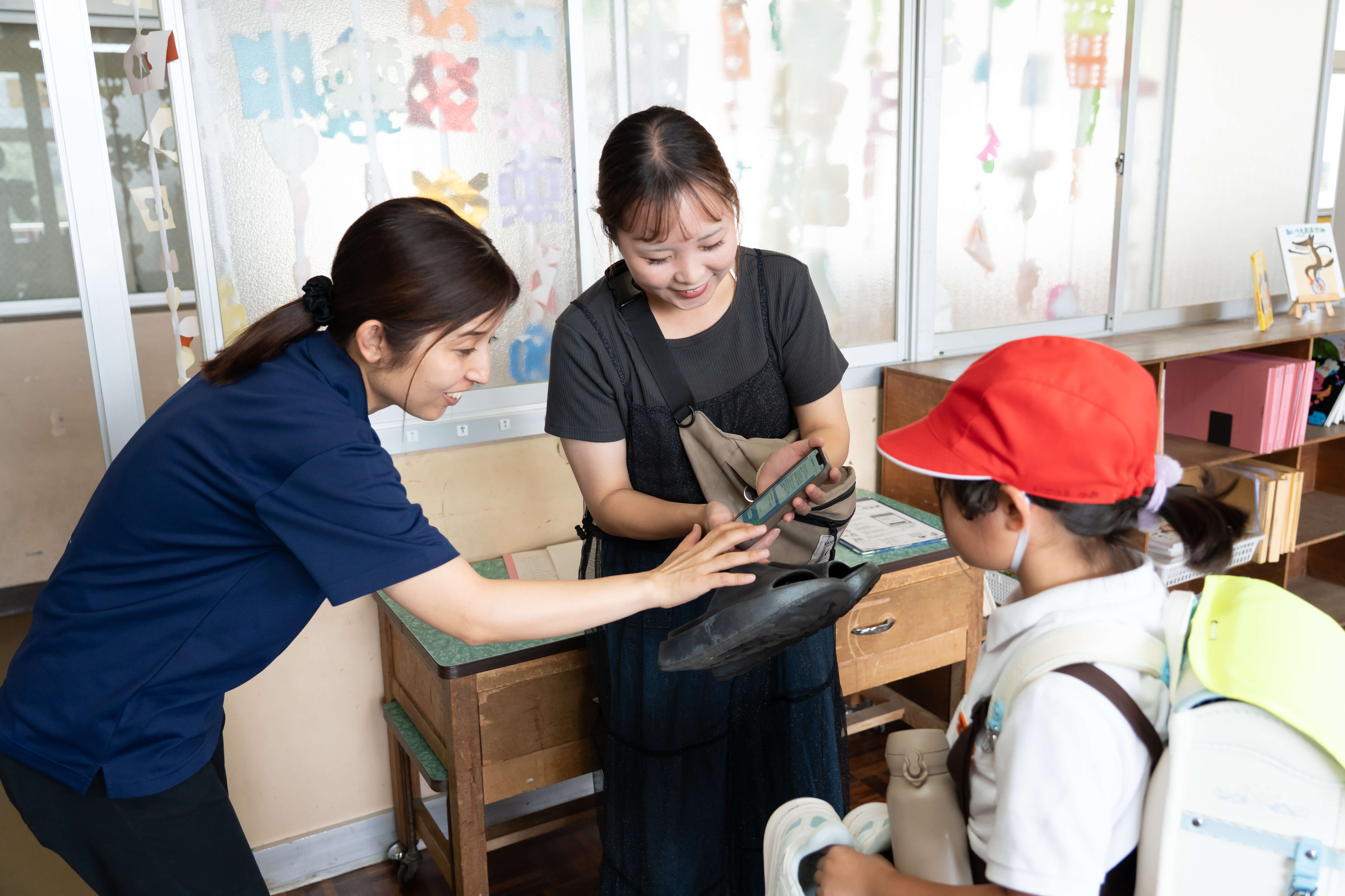 「連絡」を変えれば、先生はもっと子どもに向き合える。日常から非常時まで、学校と家庭をつなぐ「LINEスクール 連絡帳」〈PR〉